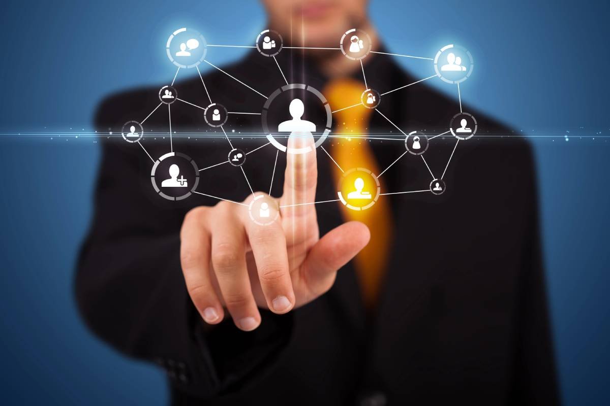 Jak budować bazę kontaktów do cold mailingu - legalne źródła i metody